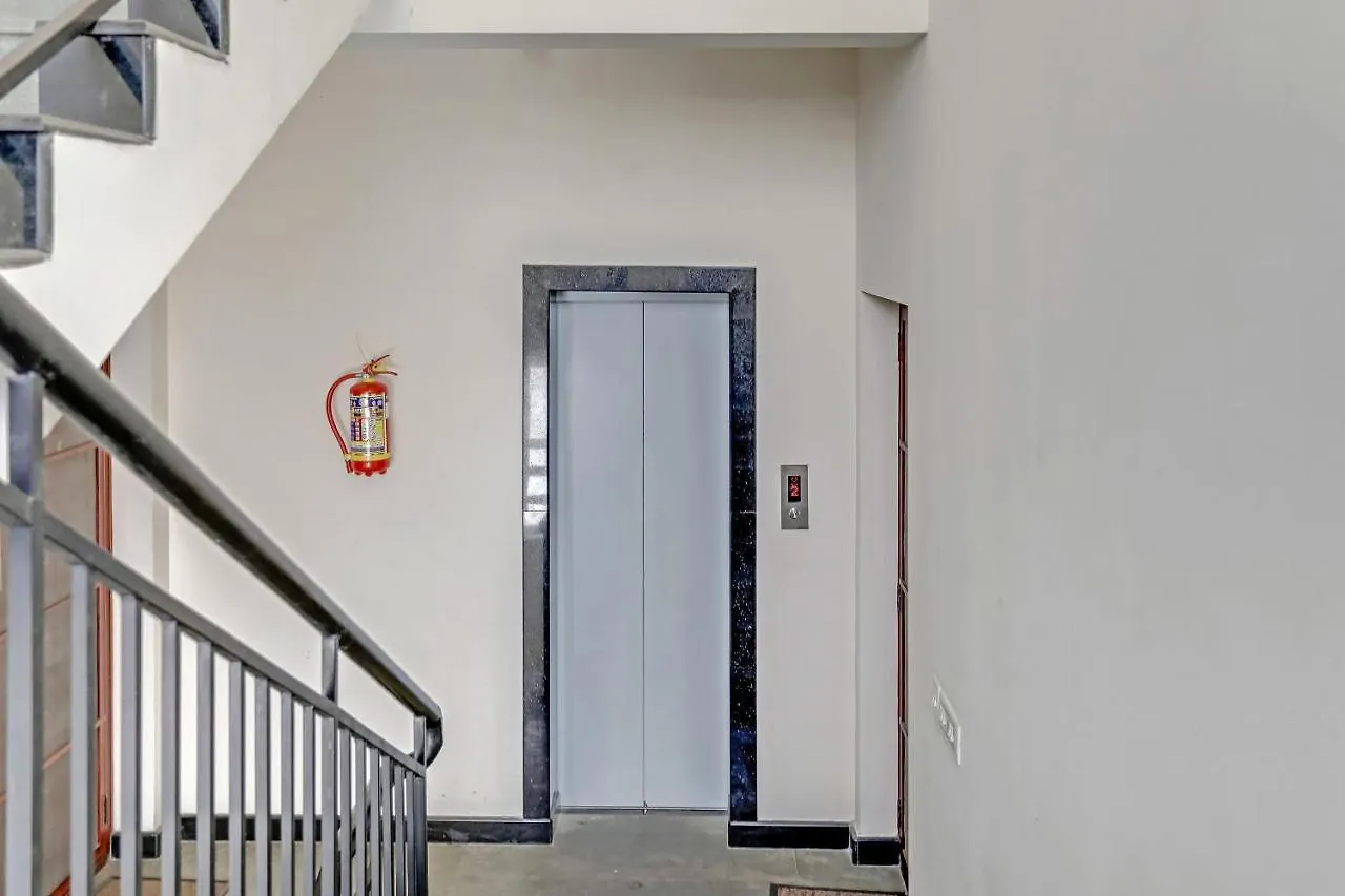Oyo 81282 Ar Apartments Kochi