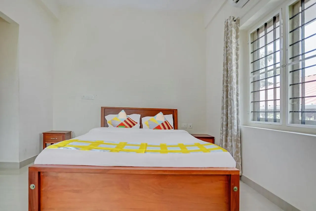 Oyo 81282 Ar Apartments Kochi 3*,